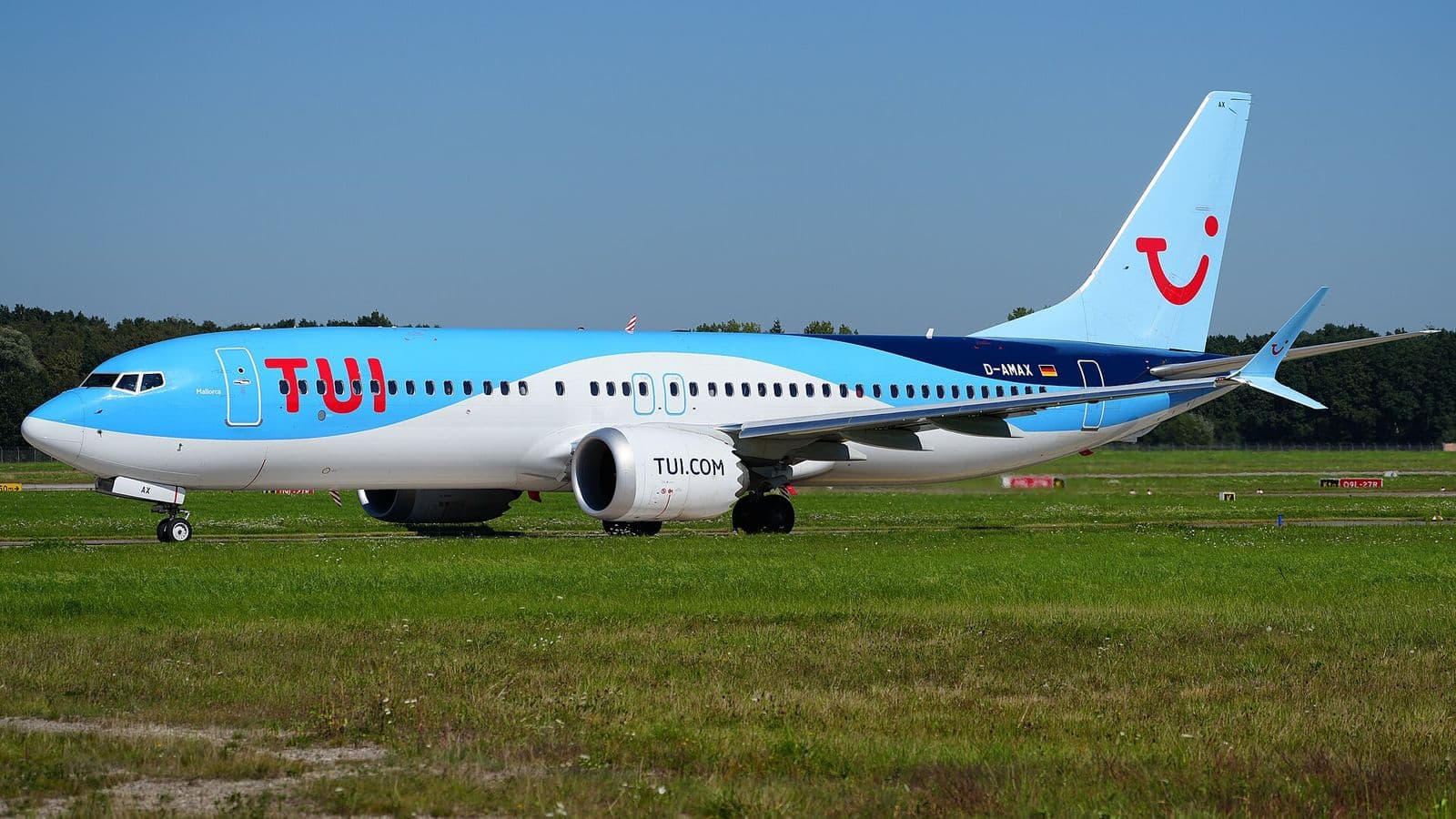 Boeing 737 MAX de TUI fly au roulage